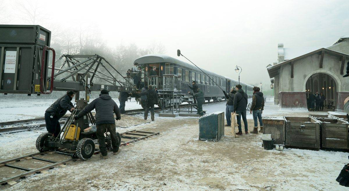 GF-16 crane on track on a snowy period train-station set