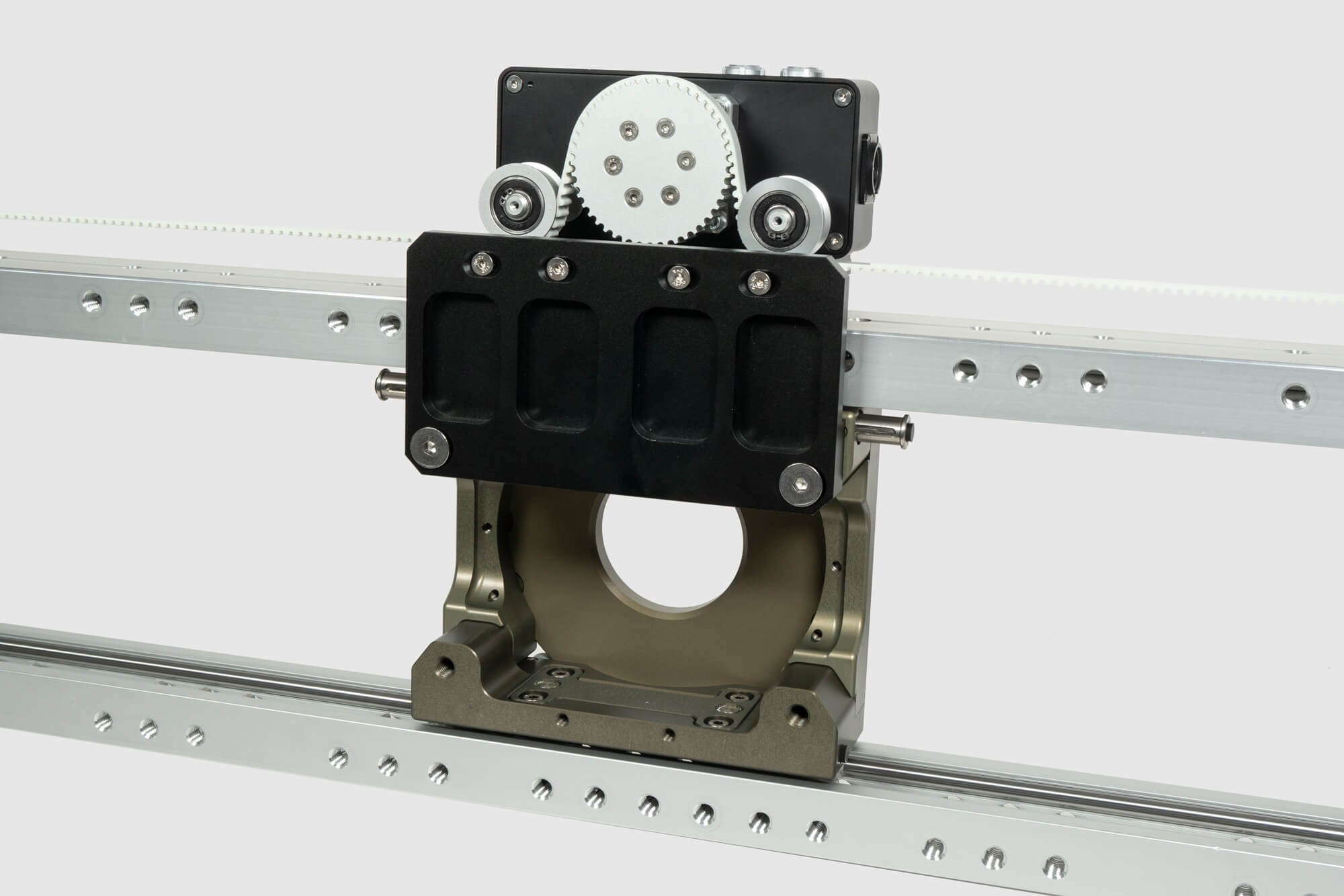 GF-Slider Motor running underslung beneath the slider rail